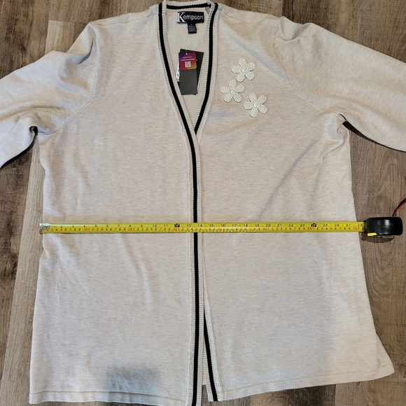 Women's Elegant Cream Cardigan - Picture 12 of 12